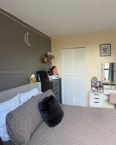11800 SW 18th St 222-4, Miami, FL 33175