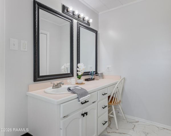 5117 Claude Viator Road, New Iberia, LA 70560