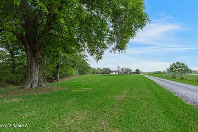5117 Claude Viator Road, New Iberia, LA 70560