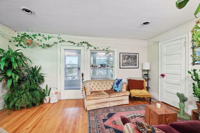 199 James Avenue N, Minneapolis, MN 55405