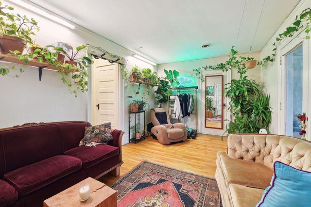 199 James Avenue N, Minneapolis, MN 55405