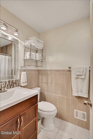 15 Wilton Court, Halfmoon, NY 12065