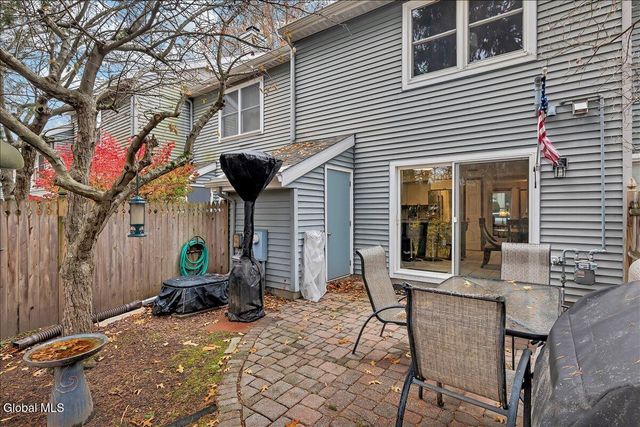 15 Wilton Court, Halfmoon, NY 12065