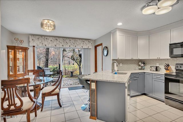 15 Wilton Court, Halfmoon, NY 12065