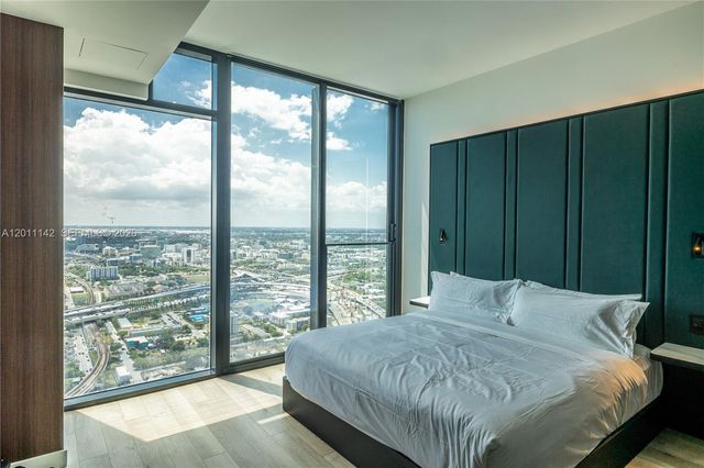 20 NE 11th st 5306, Miami, FL 33132