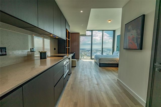 20 NE 11th st 5306, Miami, FL 33132