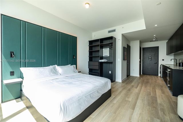 20 NE 11th st 5306, Miami, FL 33132