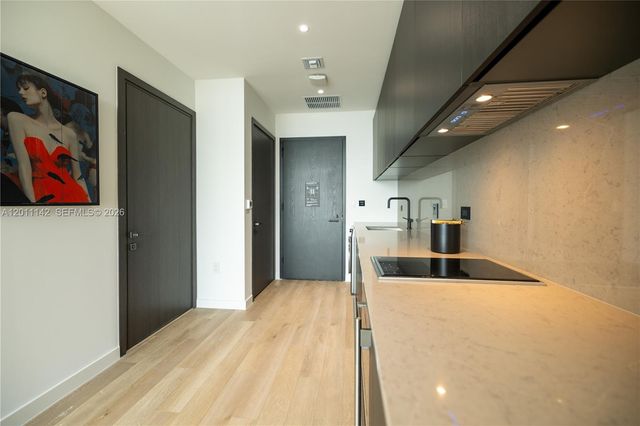 20 NE 11th st 5306, Miami, FL 33132