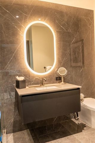 20 NE 11th st 5306, Miami, FL 33132