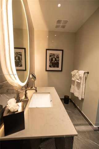 20 NE 11th st 5306, Miami, FL 33132