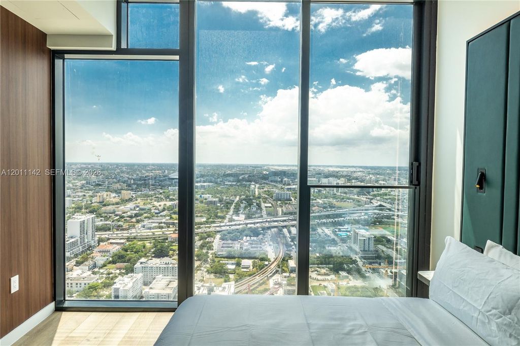 20 NE 11th st 5306, Miami, FL 33132