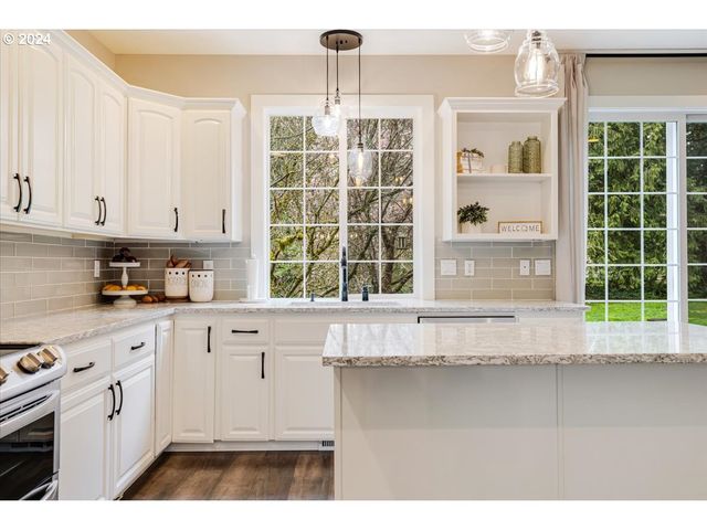 18389 S WINNIFRED Ave, Molalla, OR 97038