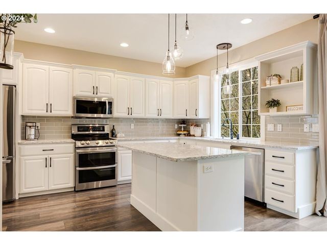 18389 S WINNIFRED Ave, Molalla, OR 97038