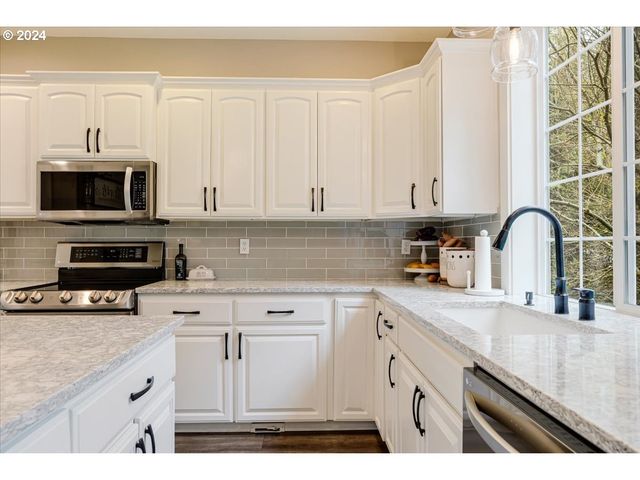 18389 S WINNIFRED Ave, Molalla, OR 97038