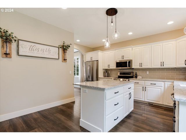 18389 S WINNIFRED Ave, Molalla, OR 97038