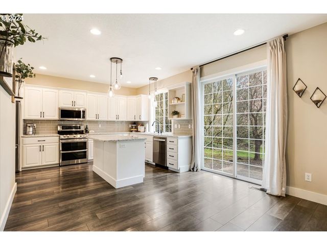 18389 S WINNIFRED Ave, Molalla, OR 97038