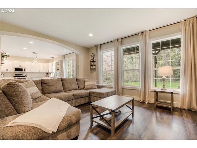 18389 S WINNIFRED Ave, Molalla, OR 97038