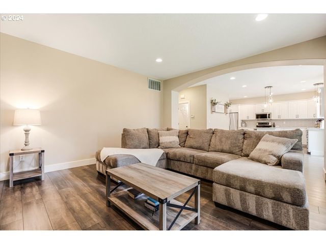 18389 S WINNIFRED Ave, Molalla, OR 97038