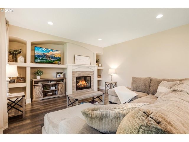 18389 S WINNIFRED Ave, Molalla, OR 97038