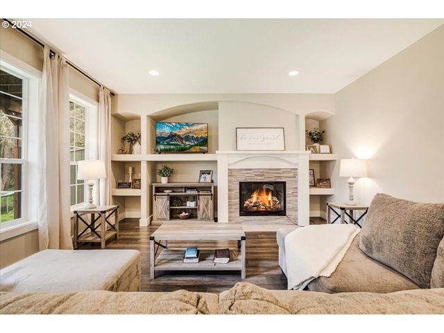 18389 S WINNIFRED Ave, Molalla, OR 97038