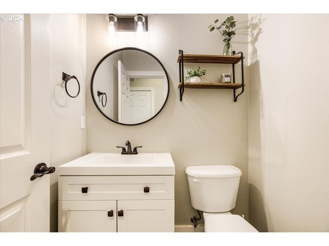 18389 S WINNIFRED Ave, Molalla, OR 97038