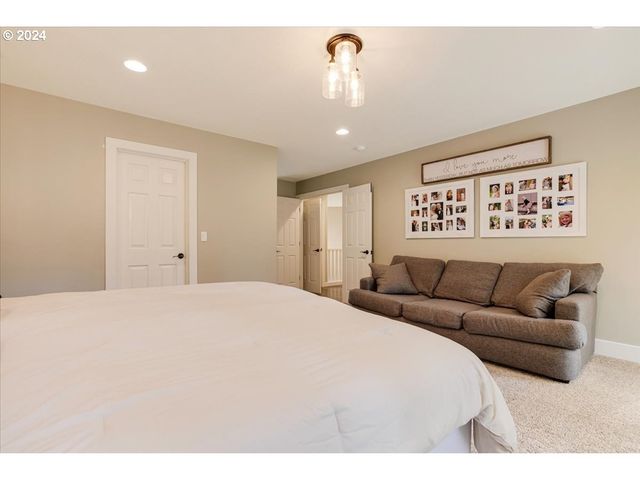 18389 S WINNIFRED Ave, Molalla, OR 97038