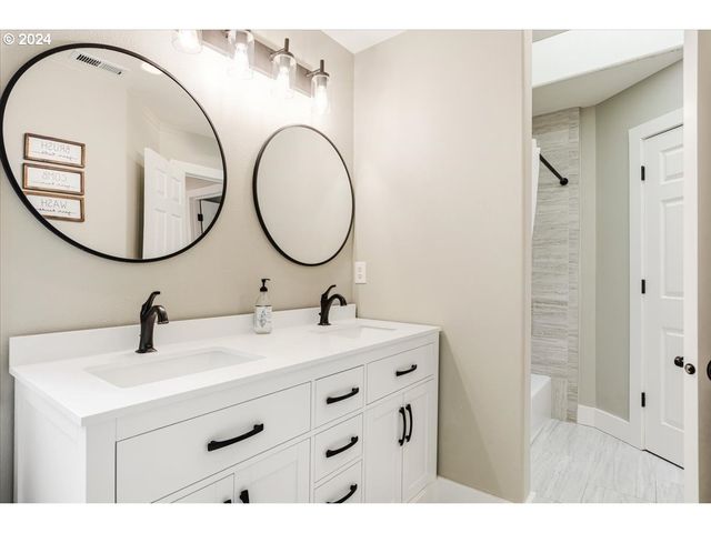 18389 S WINNIFRED Ave, Molalla, OR 97038