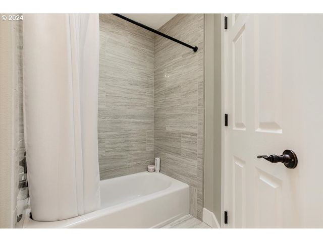 18389 S WINNIFRED Ave, Molalla, OR 97038