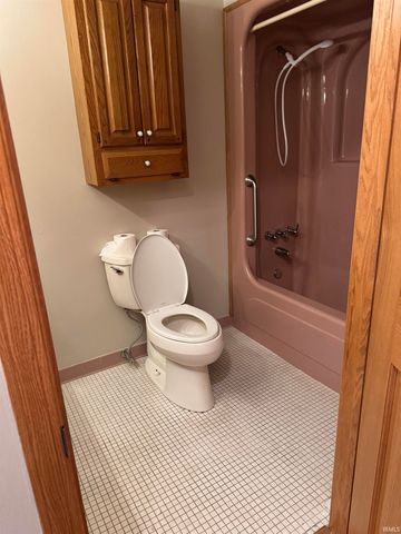 7090 W Crestwood Drive, Delphi, IN 46923