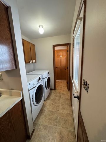 7090 W Crestwood Drive, Delphi, IN 46923