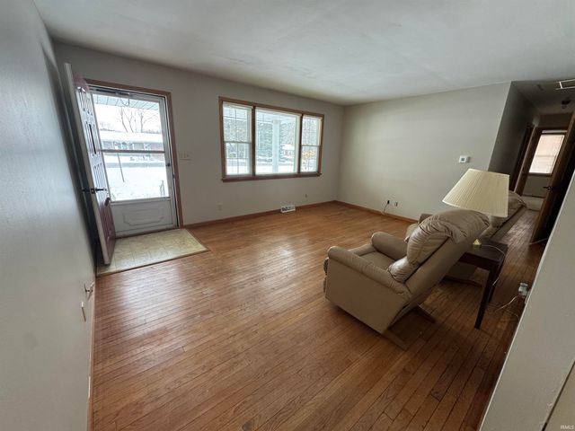 7090 W Crestwood Drive, Delphi, IN 46923