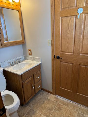 7090 W Crestwood Drive, Delphi, IN 46923