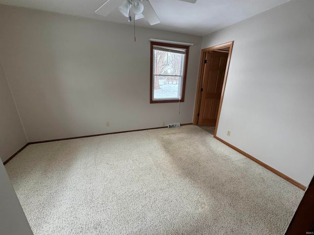 7090 W Crestwood Drive, Delphi, IN 46923
