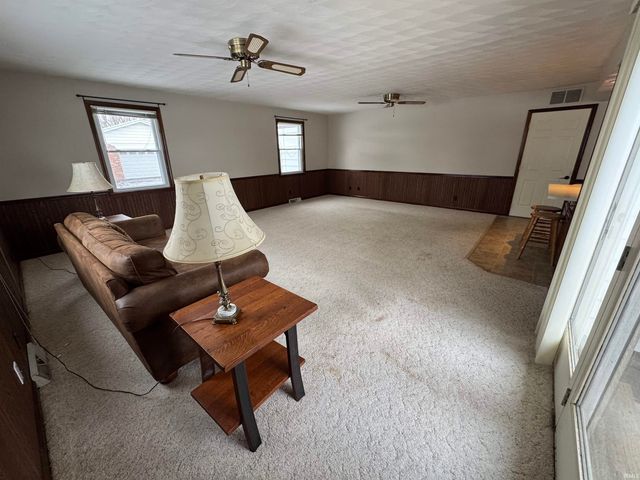 7090 W Crestwood Drive, Delphi, IN 46923