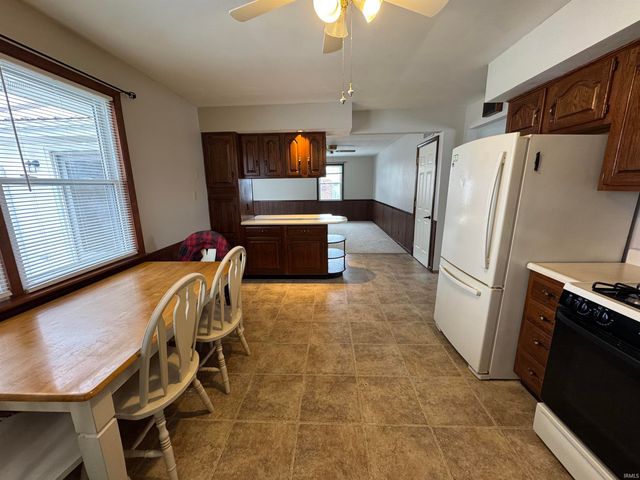 7090 W Crestwood Drive, Delphi, IN 46923
