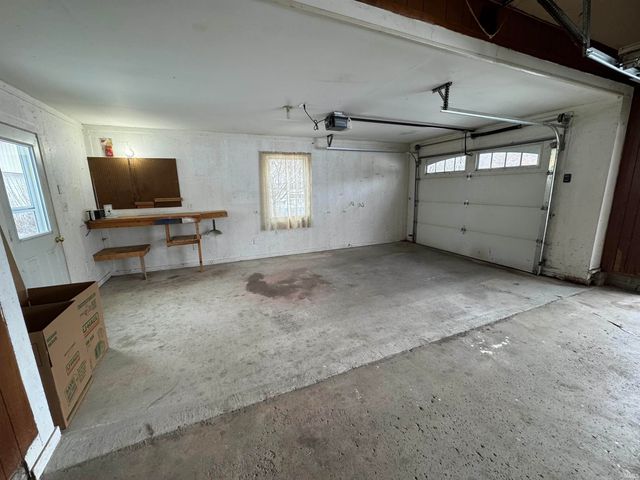 7090 W Crestwood Drive, Delphi, IN 46923