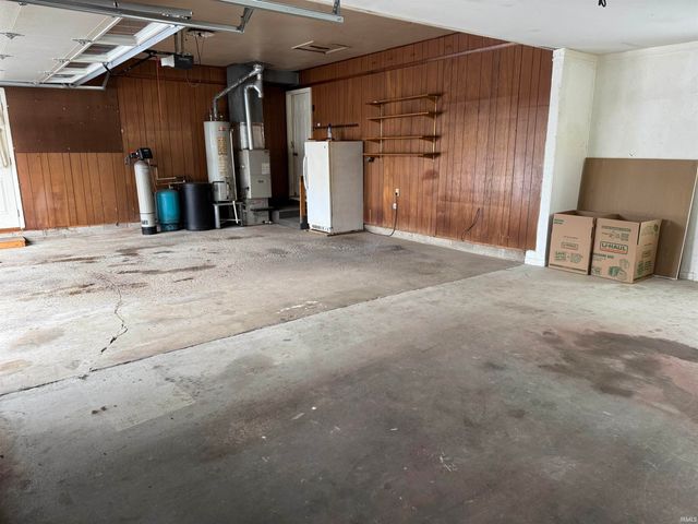 7090 W Crestwood Drive, Delphi, IN 46923
