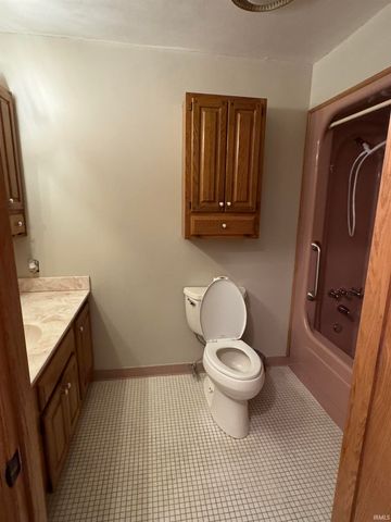 7090 W Crestwood Drive, Delphi, IN 46923