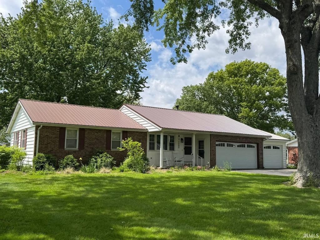 7090 W Crestwood Drive, Delphi, IN 46923