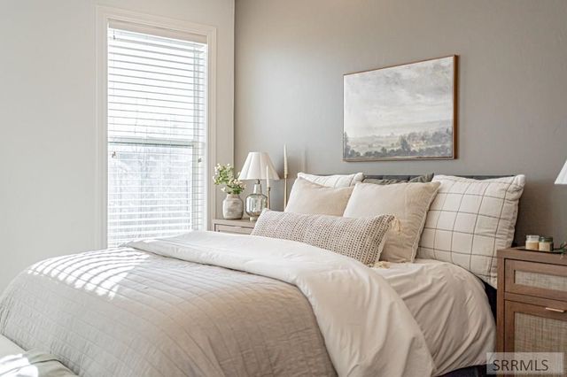 3830 Lakefield Lane, Ammon, ID 83406