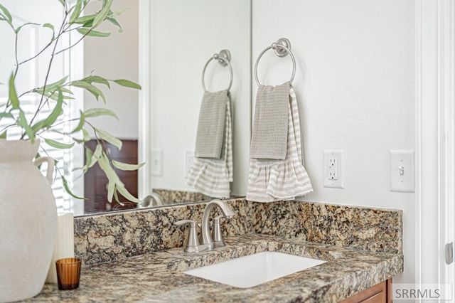 3830 Lakefield Lane, Ammon, ID 83406