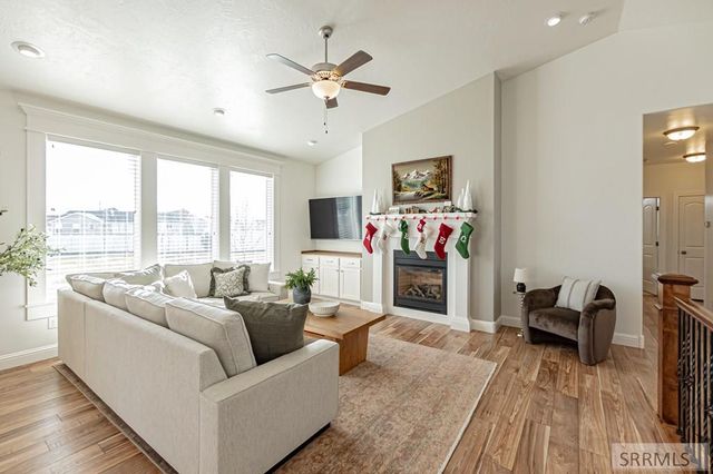 3830 Lakefield Lane, Ammon, ID 83406