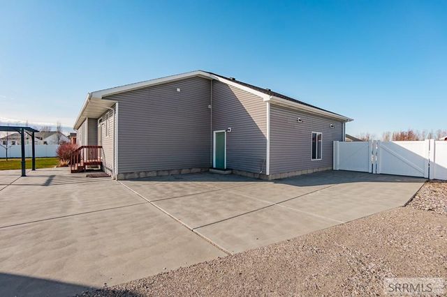 3830 Lakefield Lane, Ammon, ID 83406