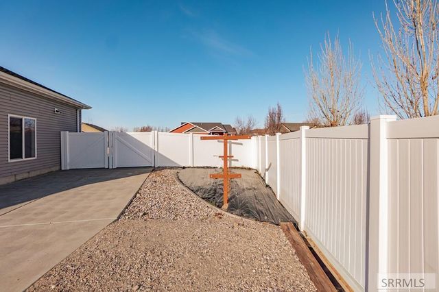 3830 Lakefield Lane, Ammon, ID 83406