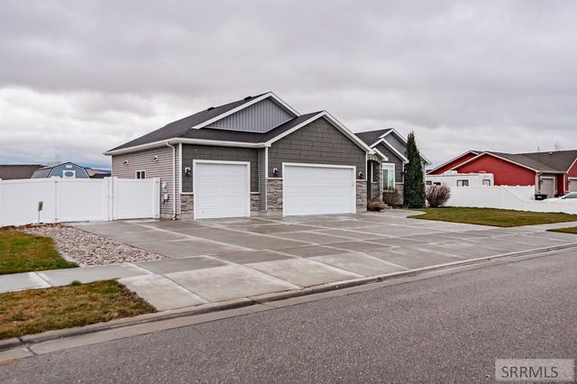 3830 Lakefield Lane, Ammon, ID 83406