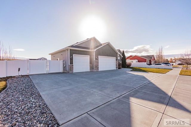 3830 Lakefield Lane, Ammon, ID 83406