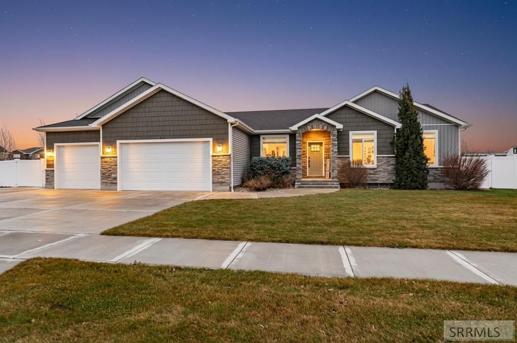 3830 Lakefield Lane, Ammon, ID 83406