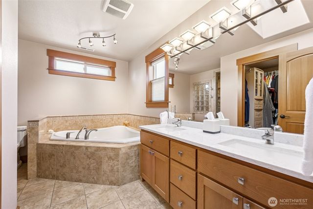 13811 68th Avenue Ct E, Puyallup, WA 98373