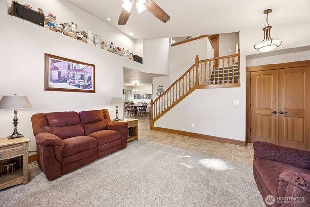 13811 68th Avenue Ct E, Puyallup, WA 98373
