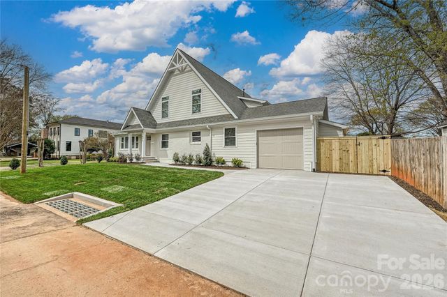 815 Hartness Avenue, Charlotte, NC 28211